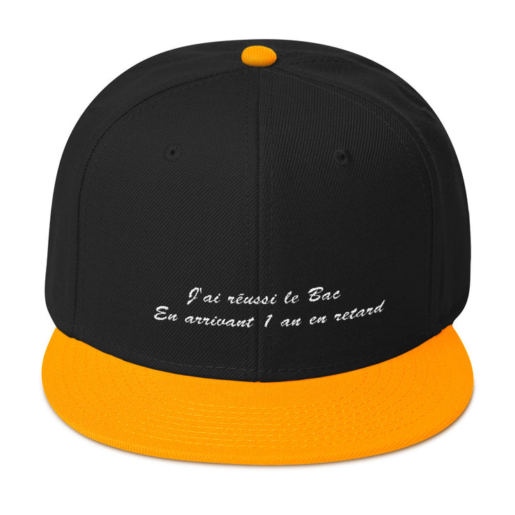 Casquette snapback "J'ai réussi le Bac en arrivant 1 an en retard"